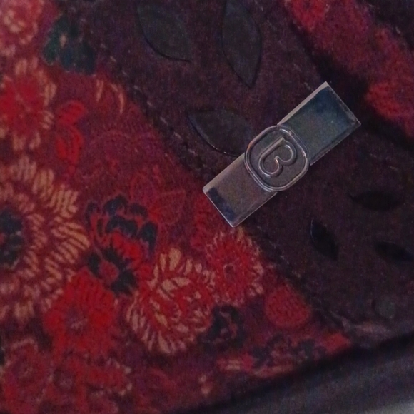 BZees, Womens, Red Floral Brocade Clogs Sz. 9.5 M. - Picture 5 of 7